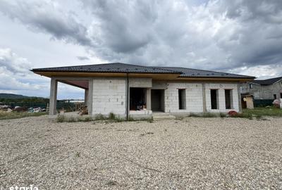 Casă cu 4 camere cu Teren 400 Mp în Central