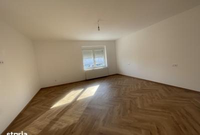 Casă cu 3 camere cu Teren 454 Mp în Calea Poplăcii