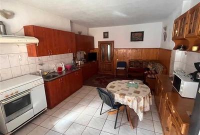 Casă individuală cu 4 camere cu Canalizare în Florilor - 3