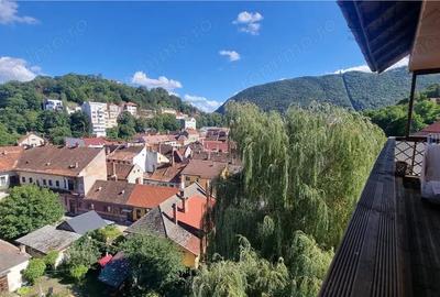 Apartament cu 3 camere, mobilat în Brașovul Vechi - 1