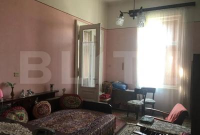 Apartament cu 3 camere semidecomandat în Central