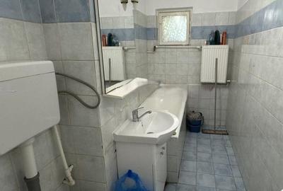 Apartament cu 2 camere decomandat în Văcăresti
