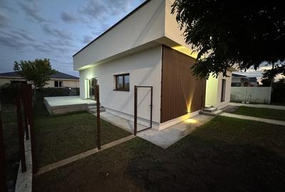 Casă cu 3 camere în Balotești