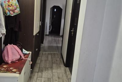 Apartament cu 3 camere semidecomandat în Central - 1