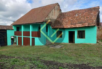 Casă individuală cu 2 camere cu Teren 900 Mp în Central - 1