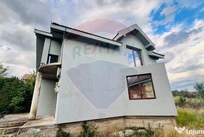 Casă cu 4 camere cu Teren 300 Mp în Hidiș
