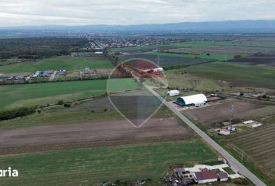 Teren de 1800 mp, în Vânători