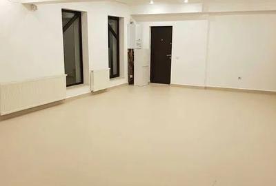 Spațiu comercial, de 75 mp, în Central - 3