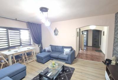 Apartament cu 3 camere decomandat în Sud