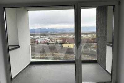 Apartament cu 3 camere decomandat în Cristian - 1