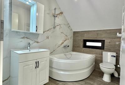 Casă cu 4 camere decomandat cu Teren 400 Mp în Central