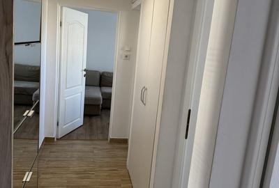 Apartament cu 3 camere semidecomandat în Micro 15