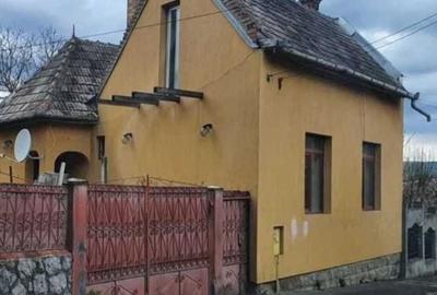 Casă cu 4 camere cu Teren 100 Mp în Central