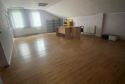 Spațiu comercial, de 350 mp, în Central - 17