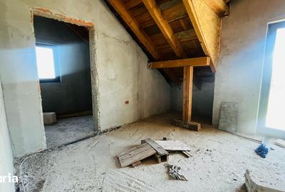 Casă cu 5 camere cu Teren 1650 Mp în Cetate