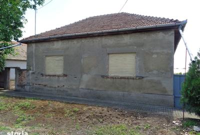 Casă cu 3 camere cu Teren 748 Mp în Central - 2
