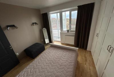 Apartament cu 3 camere semidecomandat în Dosu Bricii