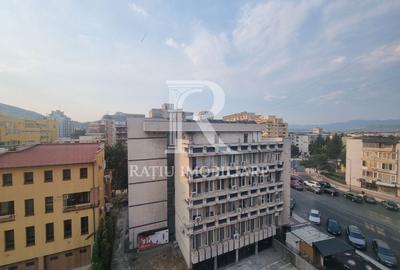 Apartament cu 3 camere decomandat, mobilat în Decebal