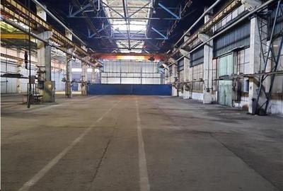 Spațiu industrial, de 2,200 mp, în Tractorul - 2