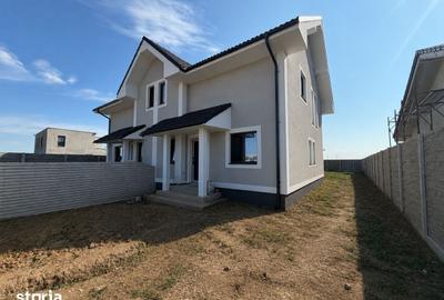 Casă cu 4 camere cu Teren 350 Mp în Urseni