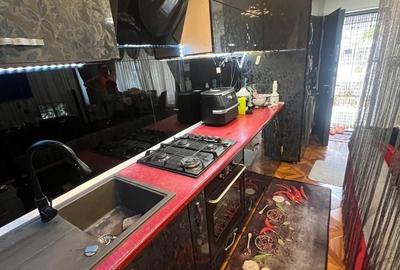 Casă cu 4 camere în Tineretului