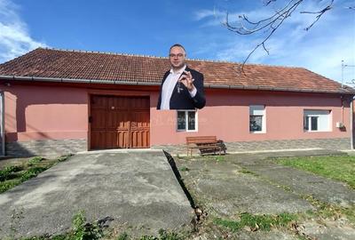 Casă individuală cu 5 camere cu Teren 1800 Mp în Nicolinț