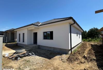 Casă cu 3 camere cu Teren 490 Mp în Bercu Roșu