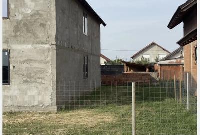 Casă cu Teren 450 Mp în Central - 2