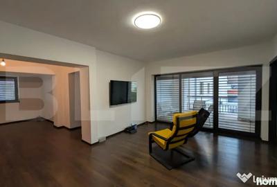 Apartament cu 3 camere semidecomandat în Micro 3