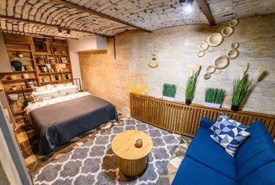 Apartament cu 3 camere semidecomandat, mobilat în Central - 1