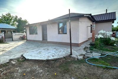 Casă cu 4 camere cu Teren 2050 Mp în Oprișenești