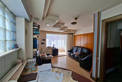 Apartament cu 4 camere în 22 Decembrie - 1