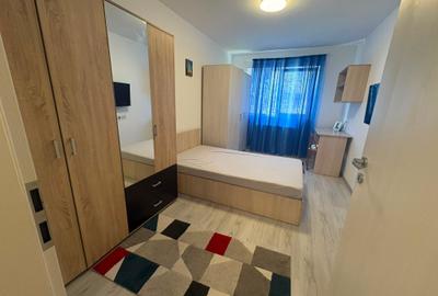 Apartament cu 3 camere în Apărătorii Patriei