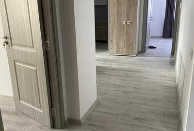 Apartament cu 3 camere decomandat în Apărătorii Patriei