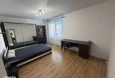 Apartament cu 3 camere decomandat în Cornișa