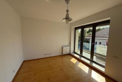 Apartament cu 4 camere, mobilat în Capitale - 29