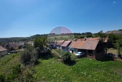 Casă cu 2 camere cu Teren 1169 Mp în Țapu