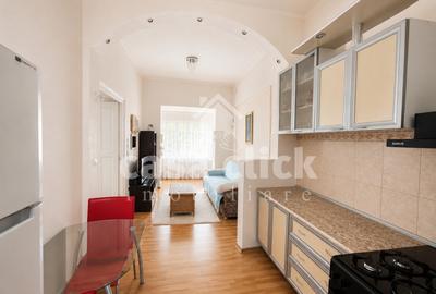 Apartament cu 3 camere semidecomandat în Central - 4