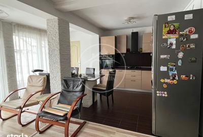 Casă cu 4 camere decomandat cu Teren 251 Mp în Nojorid
