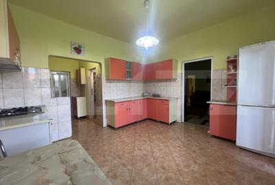 Casă cu 4 camere cu Teren 1000 Mp în Voiniceni