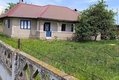 Casă cu 3 camere cu Teren 1800 Mp în Fulga