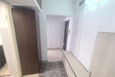 Apartament cu 3 camere semidecomandat în Orizont