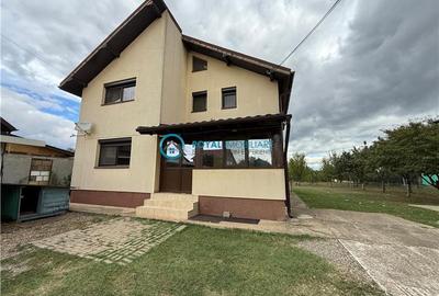 Casă individuală cu 4 camere cu Teren 980 Mp în Ariceștii Rahtivani