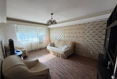 Apartament cu 3 camere decomandat, mobilat în Micro 3 - 1