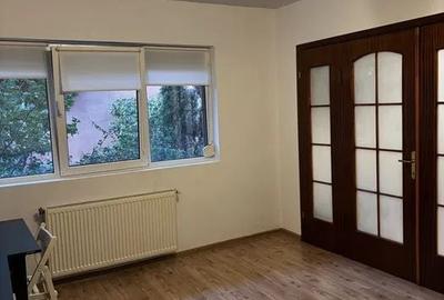 Apartament cu 2 camere semidecomandat în Ciupercenii Noi
