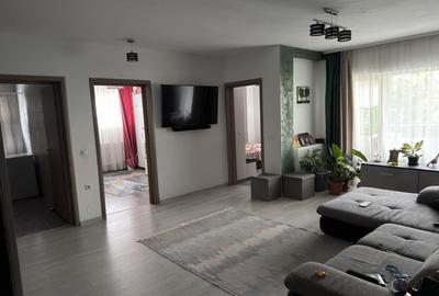 Apartament cu 3 camere decomandat în Central