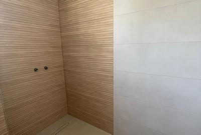 Casă individuală cu 4 camere cu Canalizare în Central - 2