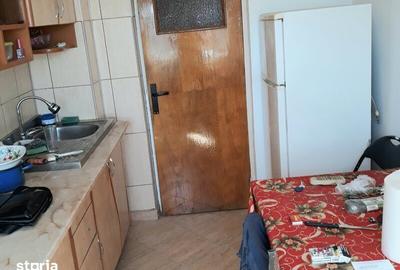 Apartament cu 2 camere decomandat în Tei