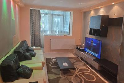Apartament cu 2 camere decomandat în Micro 17