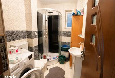 Apartament cu 3 camere semidecomandat în Craiovița Nouă - 1